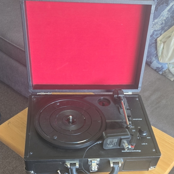 Crosley Cruiser Plus Portable Turntable/Record Player BT Speakers Black & Red - Picture 1 of 7
